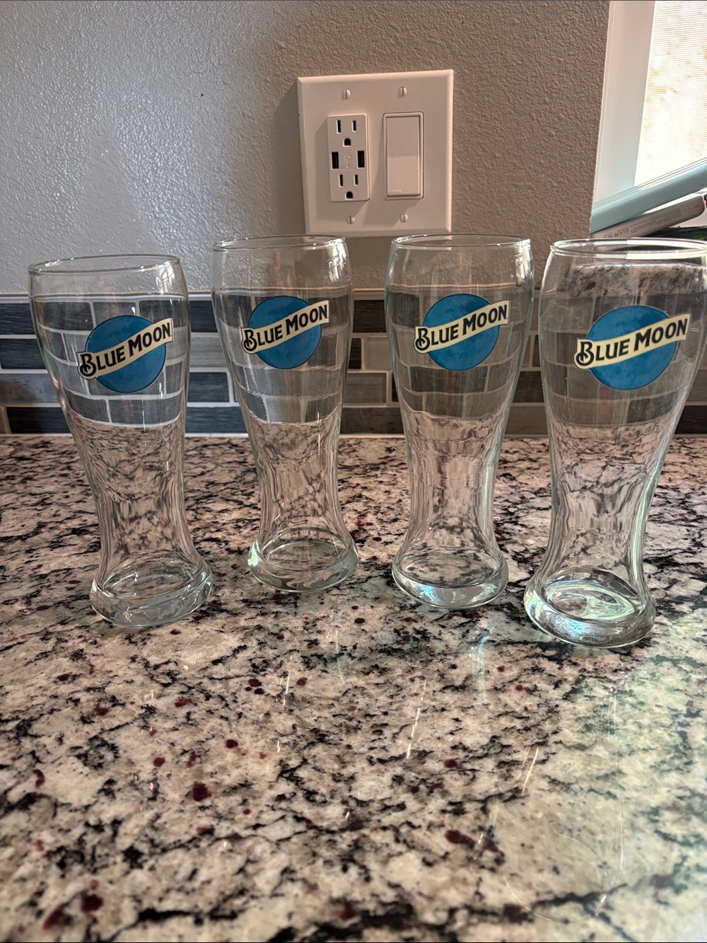 Blue Moon Branded Clear Beer Pilsner Glasses - Blue Logo (Set of 4) EUC